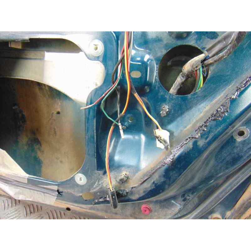 VERDE BOTELLA PUERTA TRASERA DERECHA MITSUBISHI MONTERO (V60/V70) 3.2 DI-D GLS Kaiteki (5-ptas.) 2001 VERDE BOTELLA 177043 MITSU