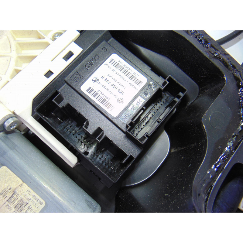 1K0959792H ELEVALUNAS DELANTERO DERECHO SEAT LEON (1P1) Reference 2006 1K0959792H 201958 SEAT - 5