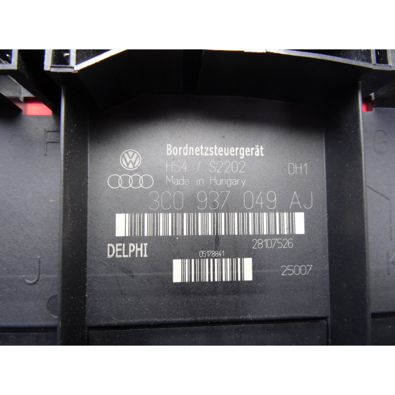 3C0937049AJ CAJA RELES / FUSIBLES SEAT LEON (1P1) Comfort Limited 2007 3C0937049AJ 209904 SEAT - 1