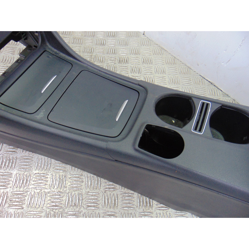 A1766807400 APOYABRAZOS CENTRAL MERCEDES-BENZ CLASE CLA (BM 117)