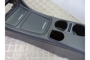 A1766807400 APOYABRAZOS CENTRAL MERCEDES-BENZ CLASE CLA (BM 117)