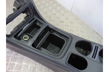 A1766807400 APOYABRAZOS CENTRAL MERCEDES-BENZ CLASE CLA (BM 117)