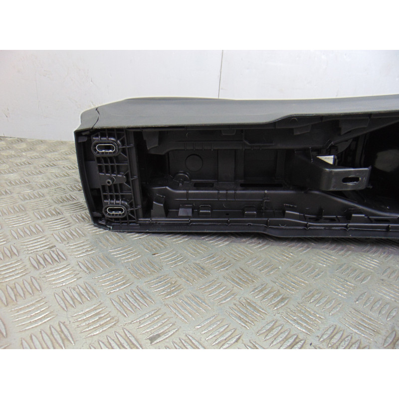 A1766807400 APOYABRAZOS CENTRAL MERCEDES-BENZ CLASE CLA (BM 117)