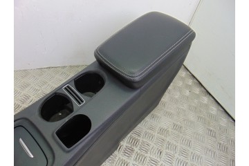 A1766807400 APOYABRAZOS CENTRAL MERCEDES-BENZ CLASE CLA (BM 117)