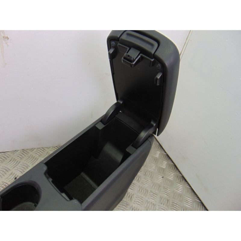 A1766807400 APOYABRAZOS CENTRAL MERCEDES-BENZ CLASE CLA (BM 117)