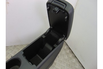 A1766807400 APOYABRAZOS CENTRAL MERCEDES-BENZ CLASE CLA (BM 117)