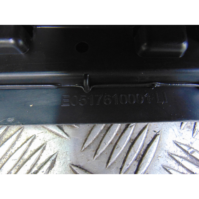 A1766807400 APOYABRAZOS CENTRAL MERCEDES-BENZ CLASE CLA (BM 117)