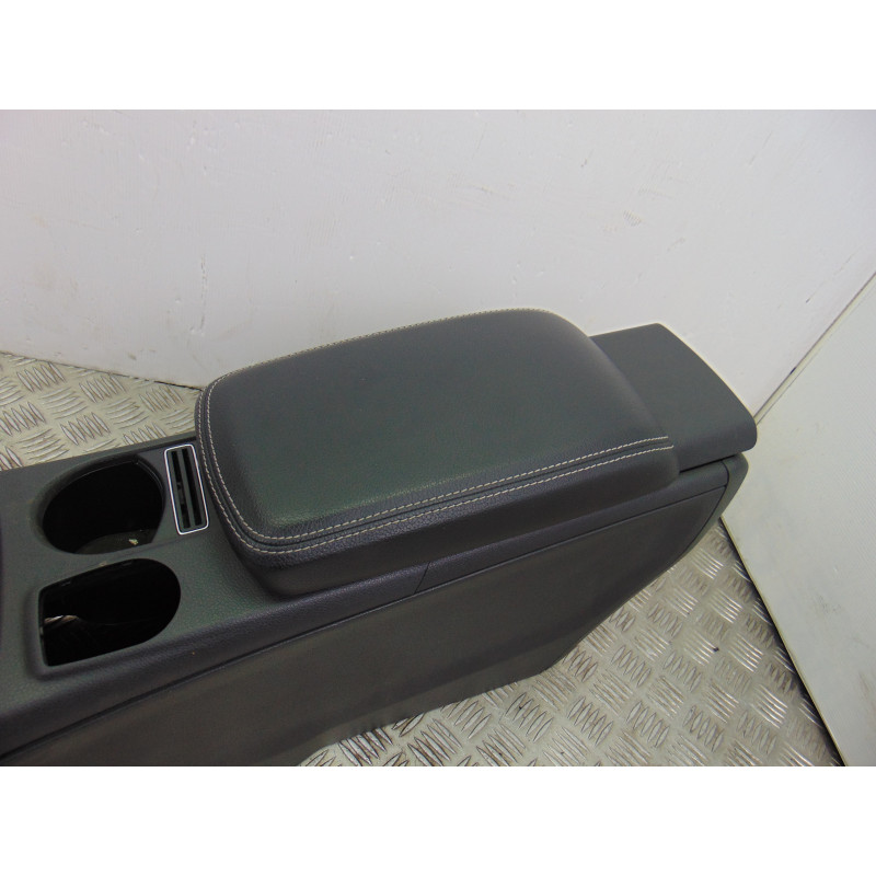 A1766807400 APOYABRAZOS CENTRAL MERCEDES-BENZ CLASE CLA (BM 117)