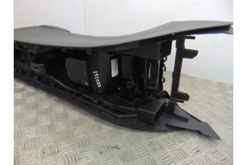 A1766807400 APOYABRAZOS CENTRAL MERCEDES-BENZ CLASE CLA (BM 117)