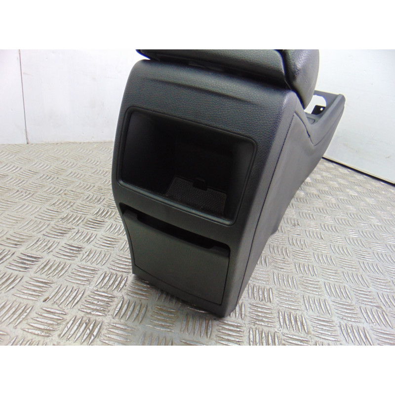 A1766807400 APOYABRAZOS CENTRAL MERCEDES-BENZ CLASE CLA (BM 117)