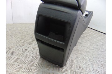 A1766807400 APOYABRAZOS CENTRAL MERCEDES-BENZ CLASE CLA (BM 117)