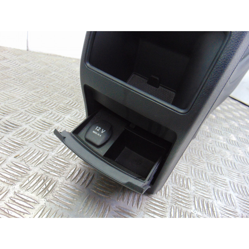 A1766807400 APOYABRAZOS CENTRAL MERCEDES-BENZ CLASE CLA (BM 117)