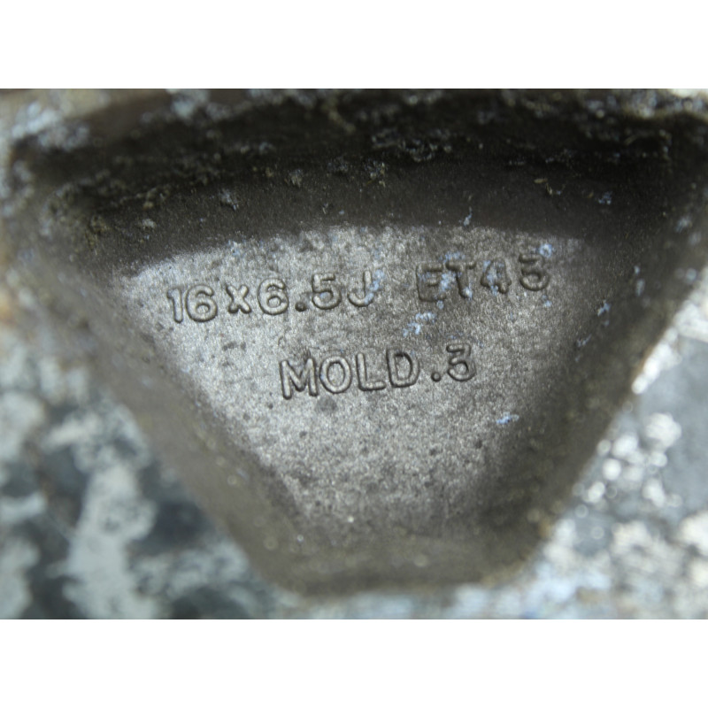 R16 LLANTA SSANGYONG RODIUS Xdi Limited AWD 2006 R16 206056 SSANGYONG - 2