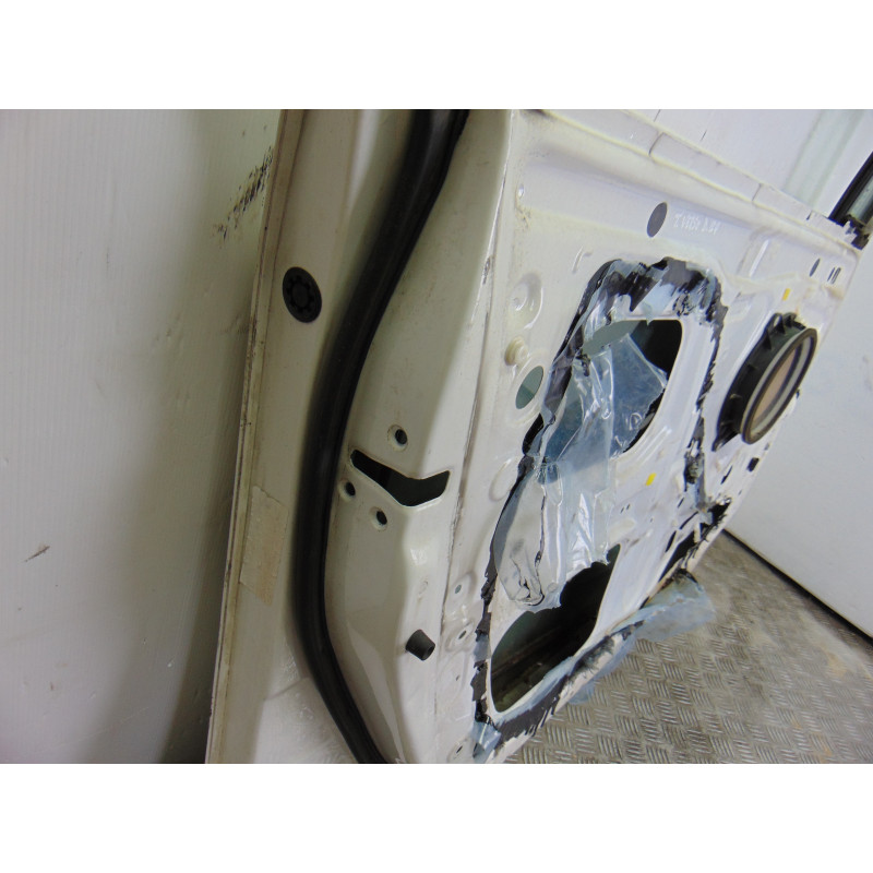 BLANCA PUERTA DELANTERA IZQUIERDA TOYOTA COROLLA VERSO (R1)