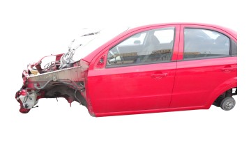 ROJA PUERTA DELANTERA IZQUIERDA CHEVROLET AVEO BERLINA LT 2010 ROJA 212220 CHEVROLET - 1