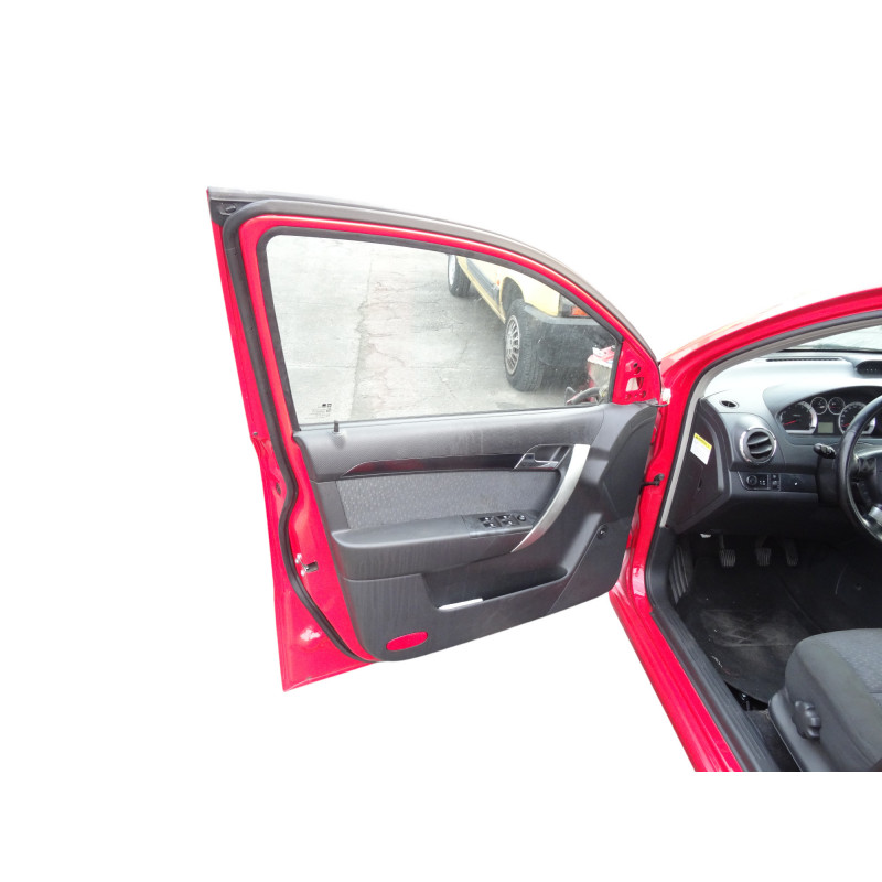 ROJA PUERTA DELANTERA IZQUIERDA CHEVROLET AVEO BERLINA LT 2010 ROJA 212220 CHEVROLET - 1