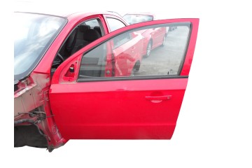 ROJA PUERTA DELANTERA IZQUIERDA CHEVROLET AVEO BERLINA LT 2010 ROJA 212220 CHEVROLET - 2