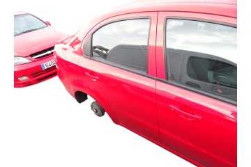 ROJA PUERTA TRASERA DERECHA CHEVROLET AVEO BERLINA LT 2010 ROJA 212221 CHEVROLET - 1