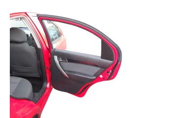 ROJA PUERTA TRASERA DERECHA CHEVROLET AVEO BERLINA LT 2010 ROJA 212221 CHEVROLET - 1
