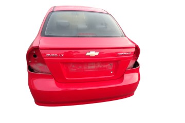 ROJA TAPA MALETERO CHEVROLET AVEO BERLINA LT 2010 ROJA 212224 CHEVROLET - 1