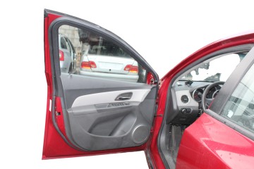 GRANATE PUERTA DELANTERA IZQUIERDA CHEVROLET CRUZE LS 2010 GRANATE 211945 CHEVROLET - 1