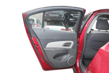 GRANATE PUERTA TRASERA IZQUIERDA CHEVROLET CRUZE LS 2010 GRANATE 211946 CHEVROLET - 3