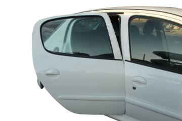 BLANCA  PUERTA TRASERA DERECHA PEUGEOT 206 + Básico 2010 BLANCA 211399 PEUGEOT - 1