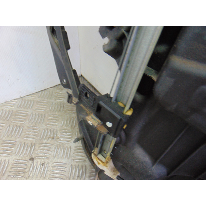 6 PIN ELEVALUNAS TRASERO DERECHO MAZDA 3 BERLINA (BK) 1.6 CRDT  Active 2007 6 PIN 199639 MAZDA - 4