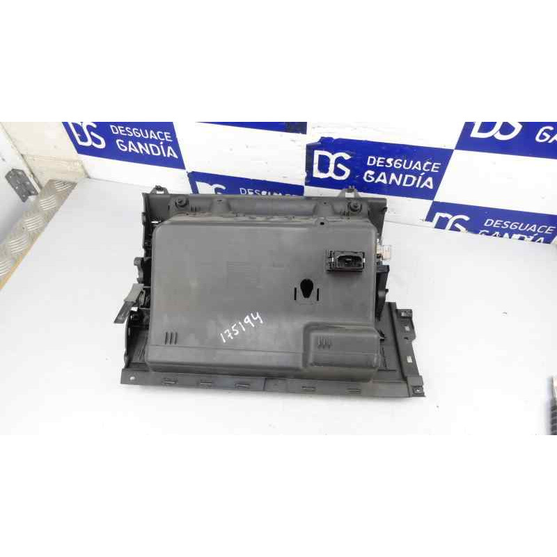 GUANTERA VOLKSWAGEN TOURAN (1T2)