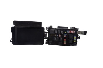 P04692233AD CAJA RELES / FUSIBLES CHRYSLER 300C (LE/LX) 3.0 CRD 2009 P04692233AD 214713 CHRYSLER - 1