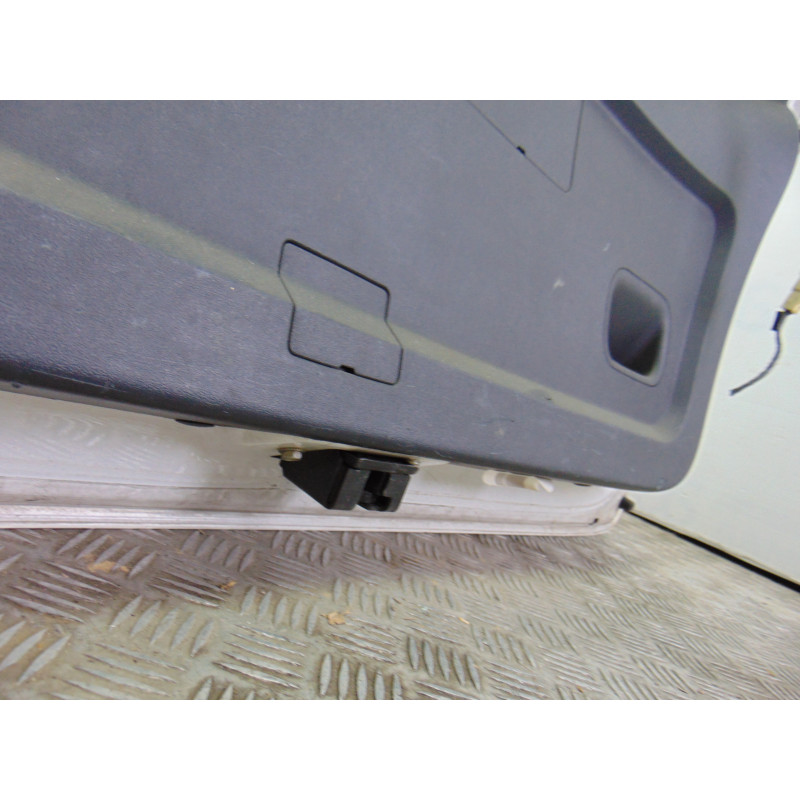 BLANCO PORTON TRASERO TOYOTA COROLLA VERSO (R1)