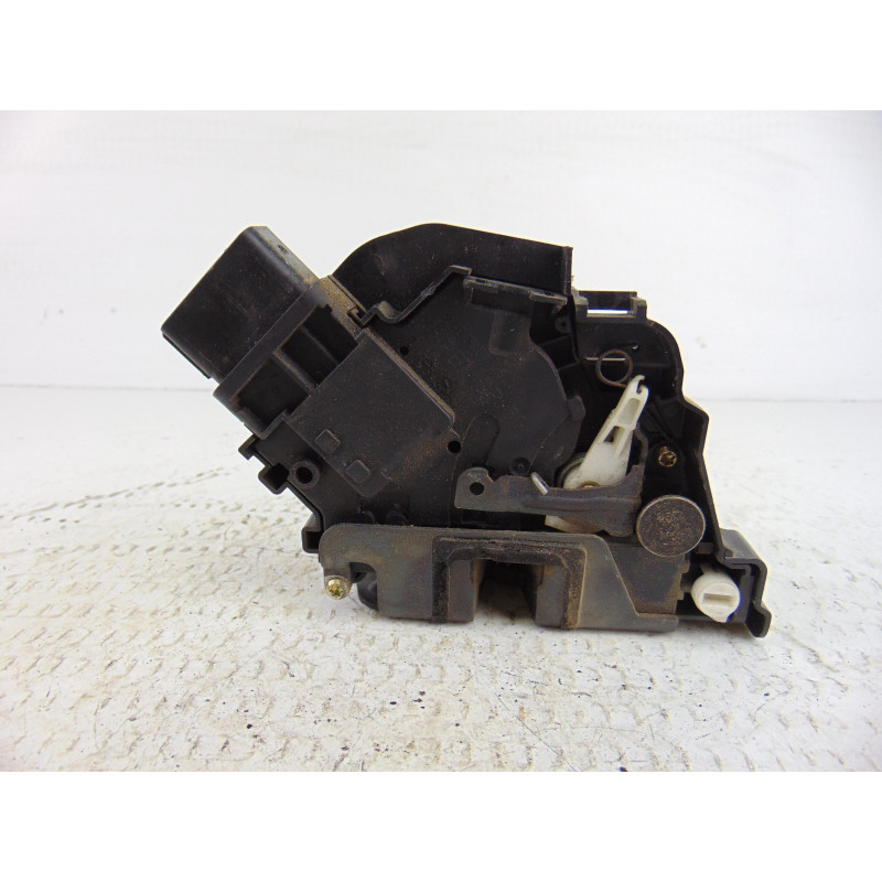 4M5AR26412  CERRADURA PUERTA TRASERA DERECHA FORD FOCUS BERLINA (CAP) Trend 2005 4M5AR26412 199370 FORD - 4