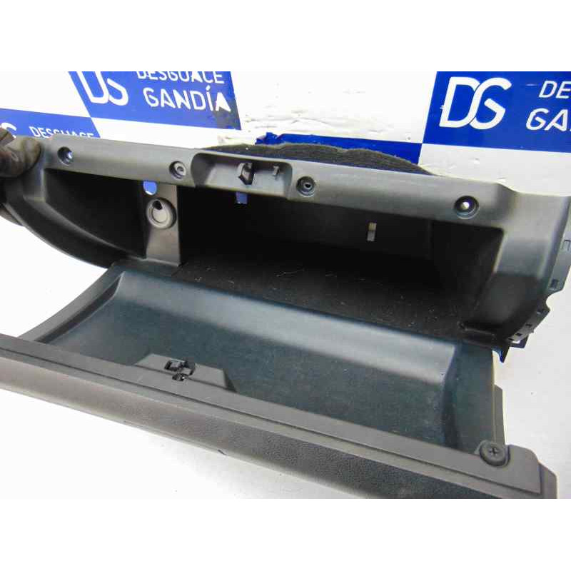 GUANTERA MERCEDES-BENZ CLASE A (BM 169)