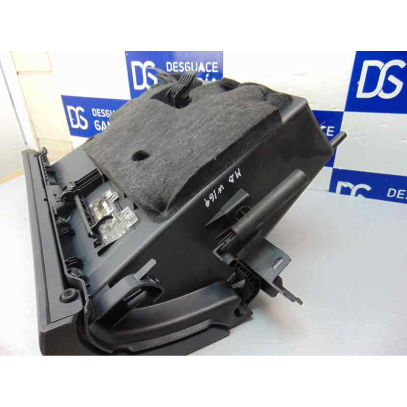 GUANTERA MERCEDES-BENZ CLASE A (BM 169)