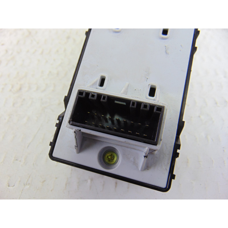 93570-H8200 MANDO ELEVALUNAS DELANTERO IZQUIERDO KIA RIO (YB) Business 2017 93570-H8200 198308 KIA - 2