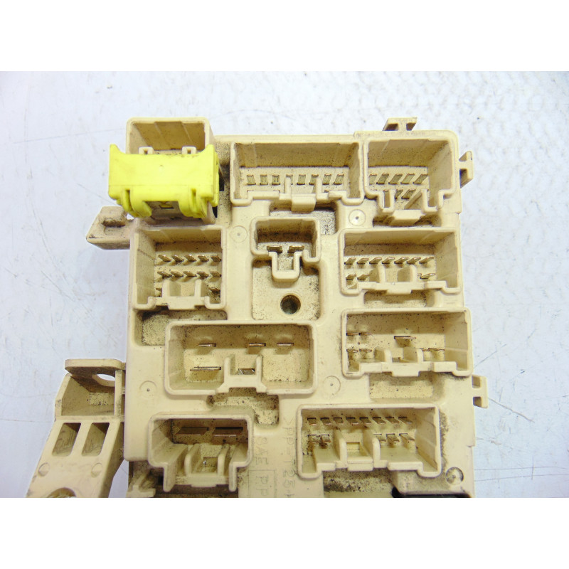 82641-60020 CAJA RELES / FUSIBLES TOYOTA LAND CRUISER (J9)