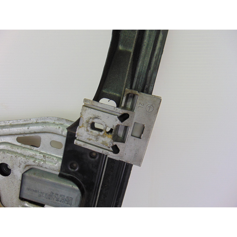 A2037201746 ELEVALUNAS DELANTERO IZQUIERDO MERCEDES-BENZ CLASE C (BM 203) BERLINA