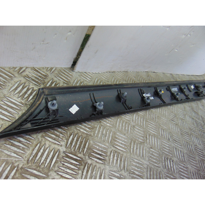 79210-35010  MOLDURA SSANGYONG TIVOLI Limited 4x2 2017 79210-35010 199189 SSANGYONG - 4