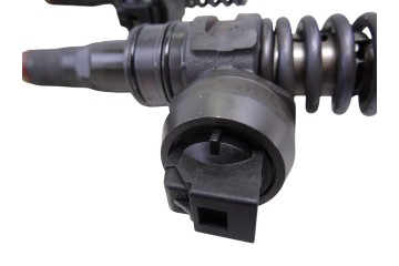 07Z130073F  INYECTOR VOLKSWAGEN T5 TRANSPORTER FURGÓN/COMBI (7H) Caja cerrada, techo elevado 2006 07Z130073F 215330 VOLKSWAGEN -